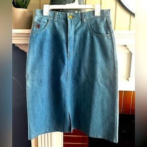 Vintage Four Seasons denim skirt fits a size 8/10